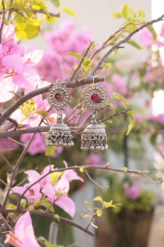 Nina jhumka