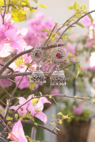 Nina jhumka