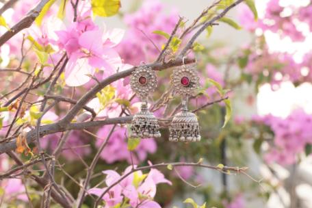 Nina jhumka