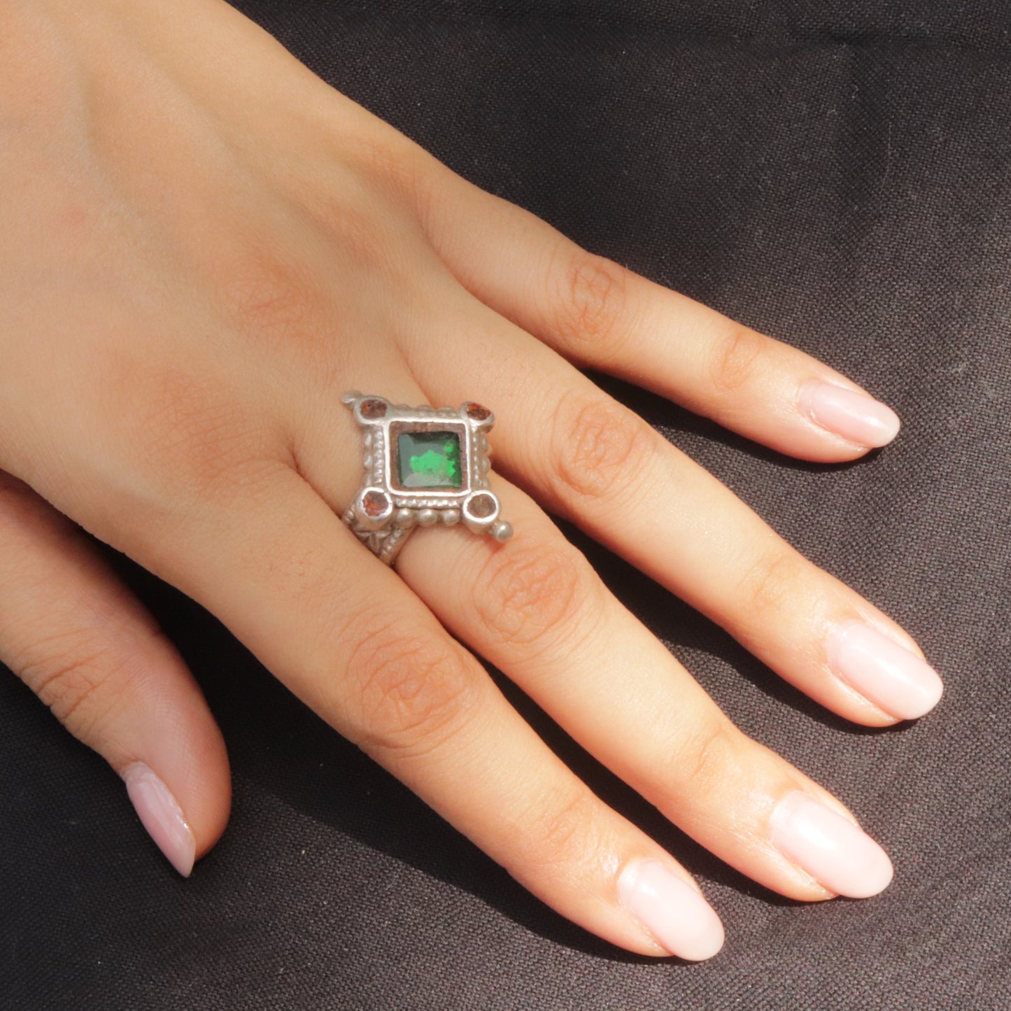 Anik ring