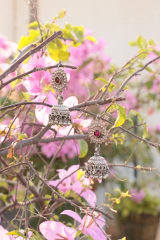 Nina jhumka